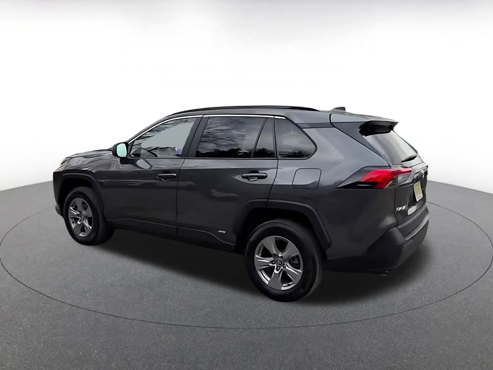Used 2025 Toyota RAV4 LE AWD/4WD image 10