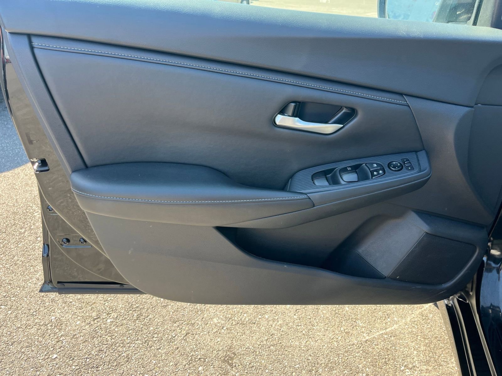 Used 2025 Nissan Sentra SV FWD image 18