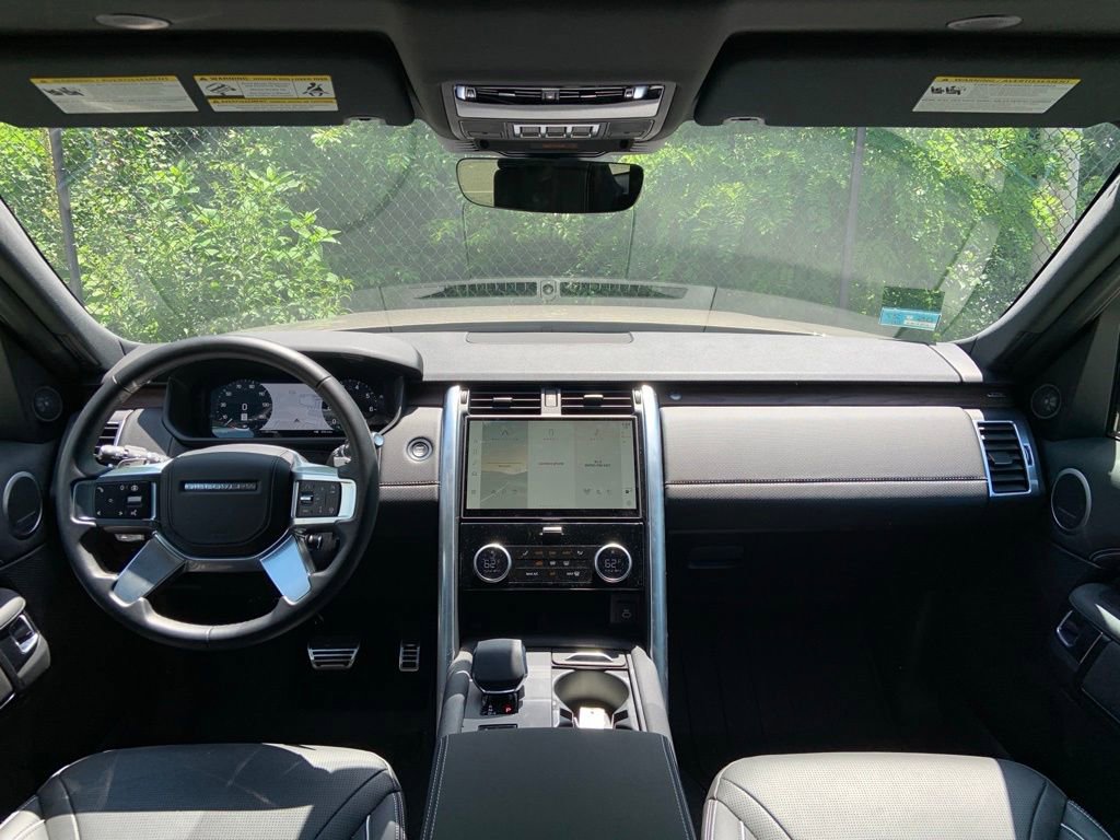 Certified 2024 Land Rover Discovery Dynamic SE AWD/4WD image 17