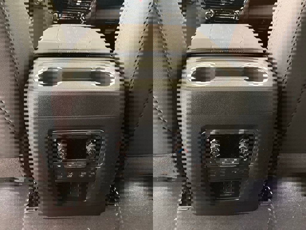 New 2026 Chevrolet Suburban High Country image 14