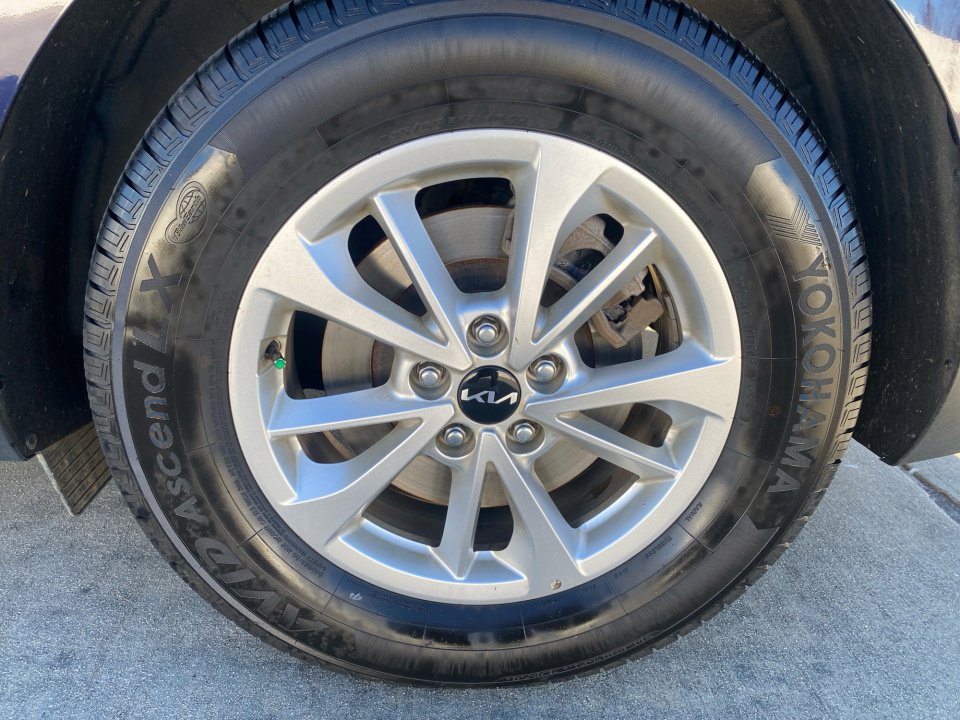 Used 2023 Kia Carnival LX image 26