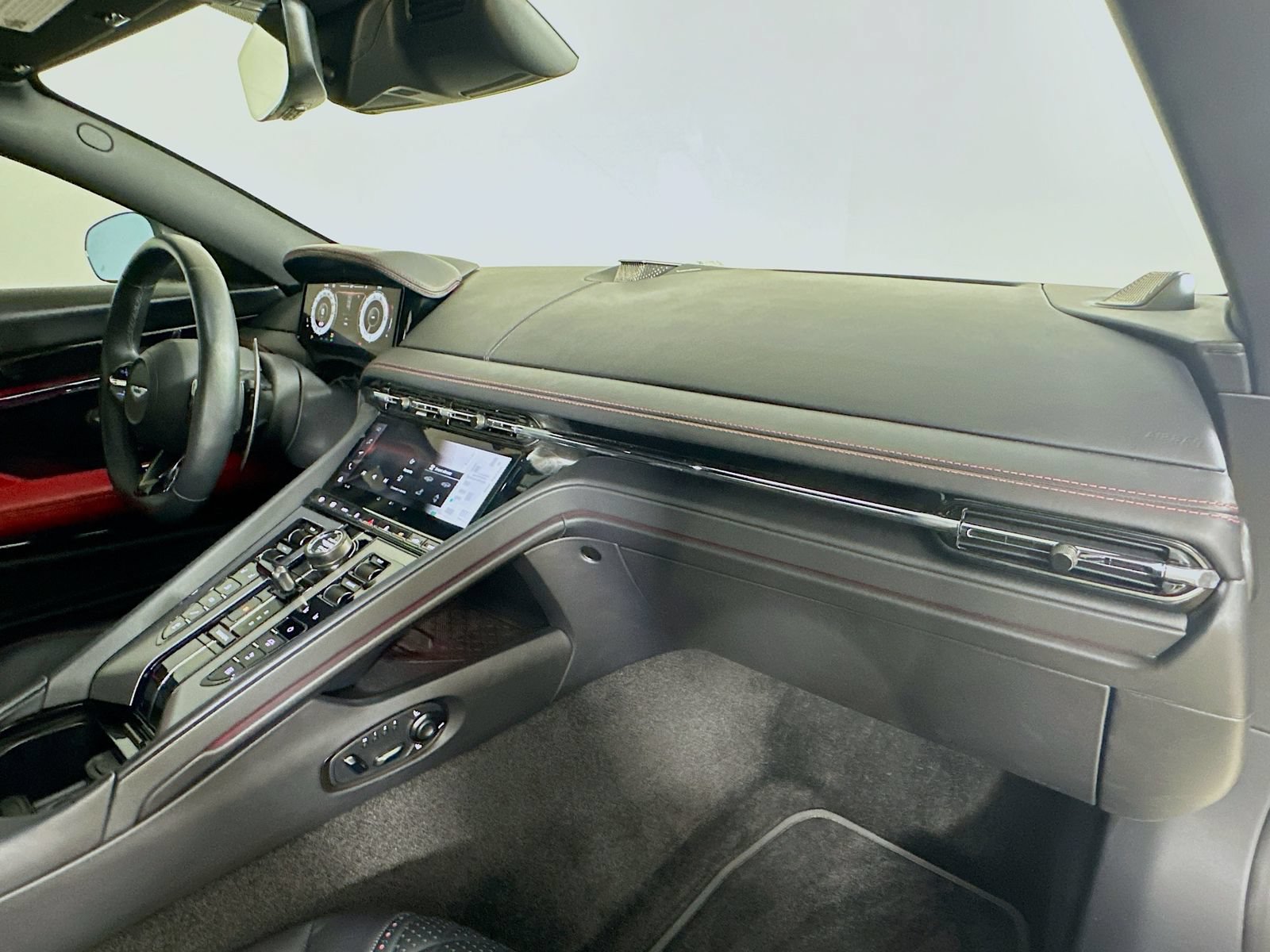 Used 2024 Aston Martin DB12 Coupe RWD image 40