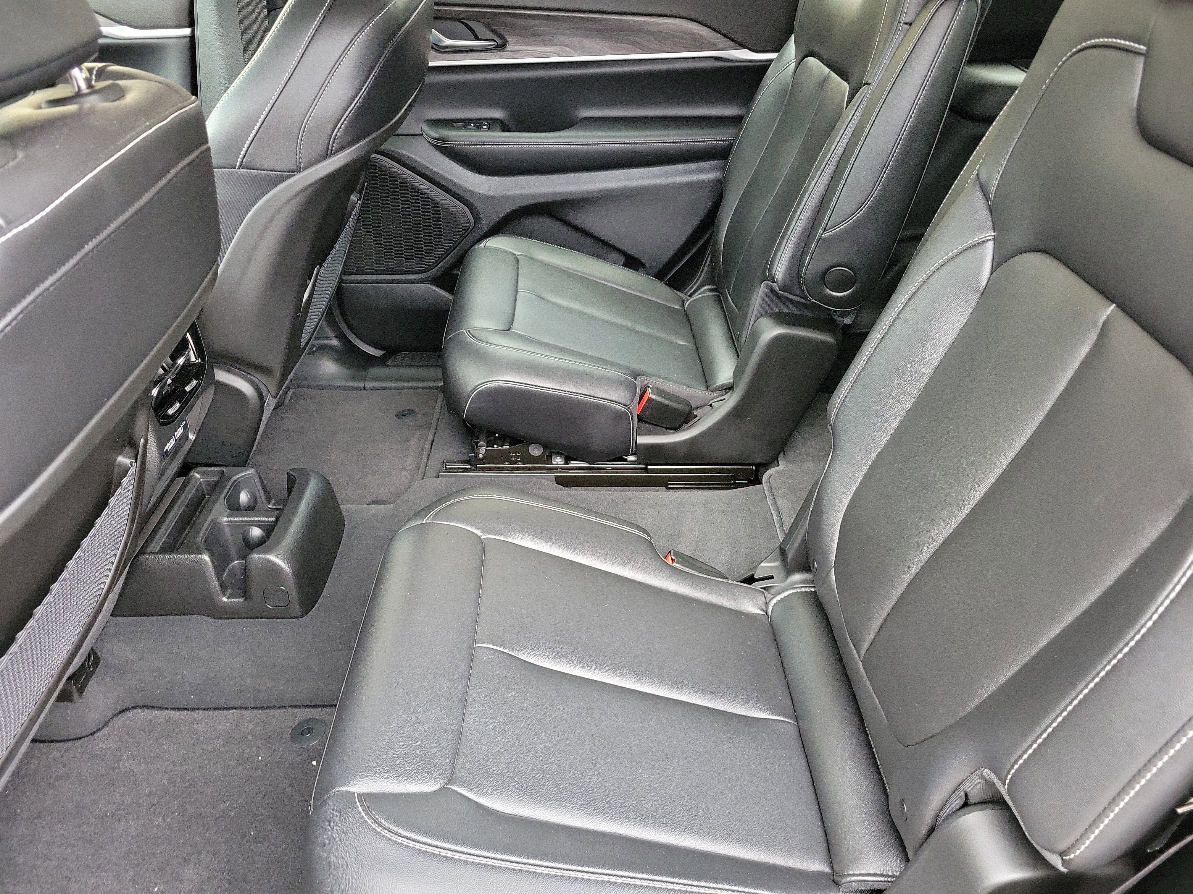 Used 2023 Jeep Grand Cherokee L Limited image 12