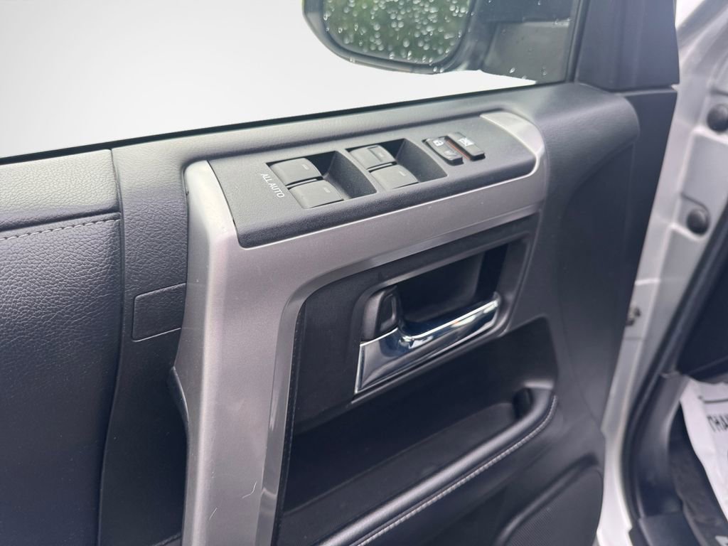 Used 2018 Toyota 4Runner SR5 AWD/4WD image 14