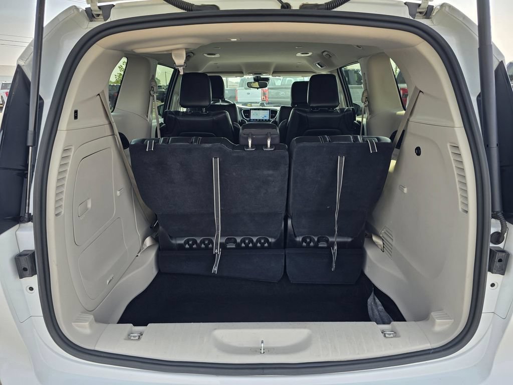 Used 2023 Chrysler Pacifica Touring-L FWD image 29