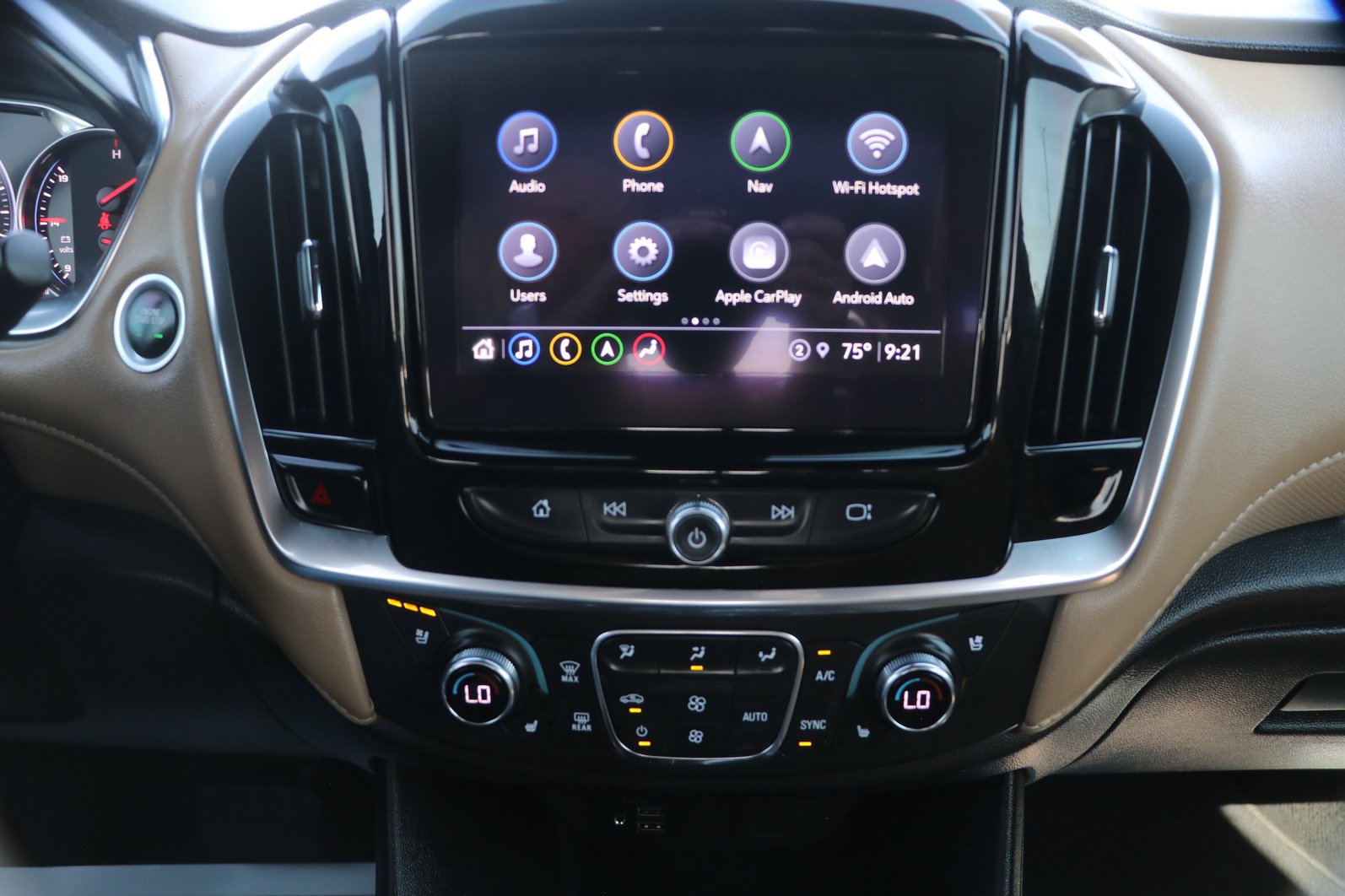Used 2023 Chevrolet Traverse Premier FWD image 21