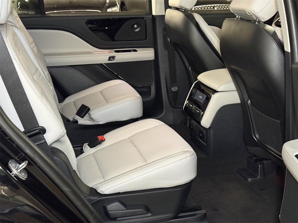 New 2026 Lincoln Aviator Reserve image 13