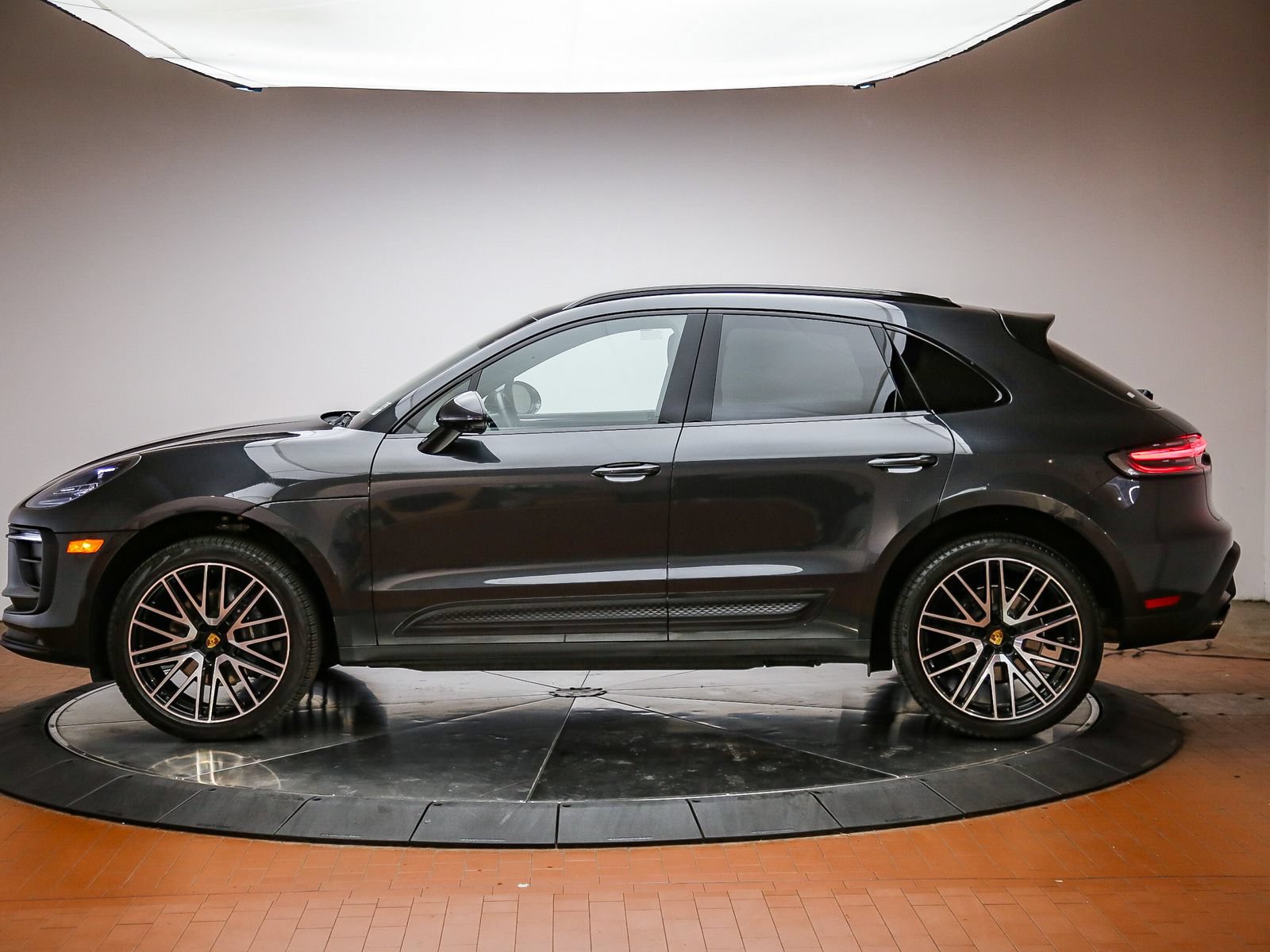 Certified 2026 Porsche Macan AWD/4WD image 2
