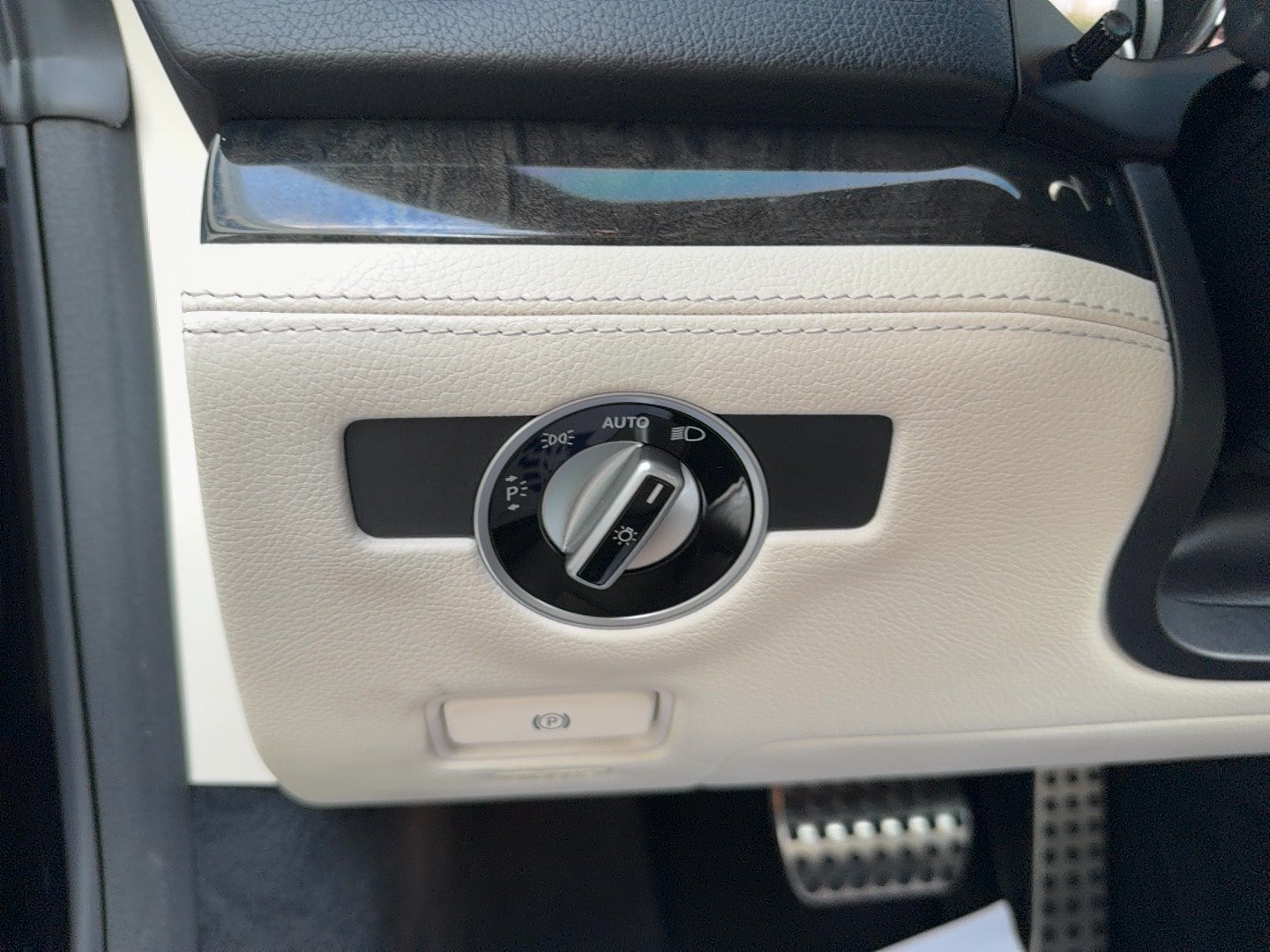 Used 2013 Mercedes-Benz SL 550 image 15