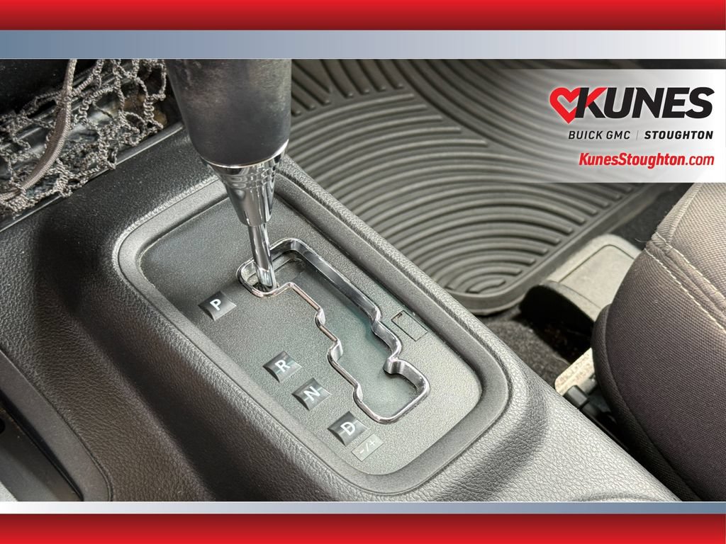 Used 2013 Jeep Wrangler Sahara w/ Dual Top Group AWD/4WD image 28