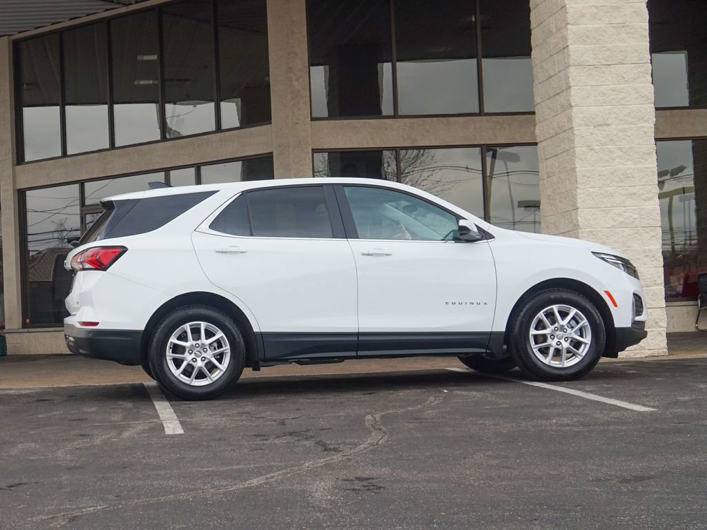 Used 2023 Chevrolet Equinox LT image 2