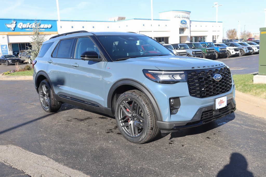 New 2026 Ford Explorer ST-Line w/ ST-Line Street Pack image 1