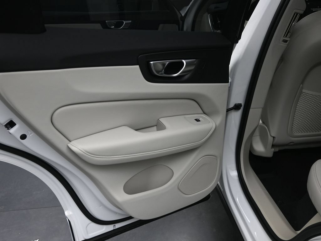 New 2026 Volvo XC60 T8 Ultra w/ Climate Package PRO AWD/4WD image 16