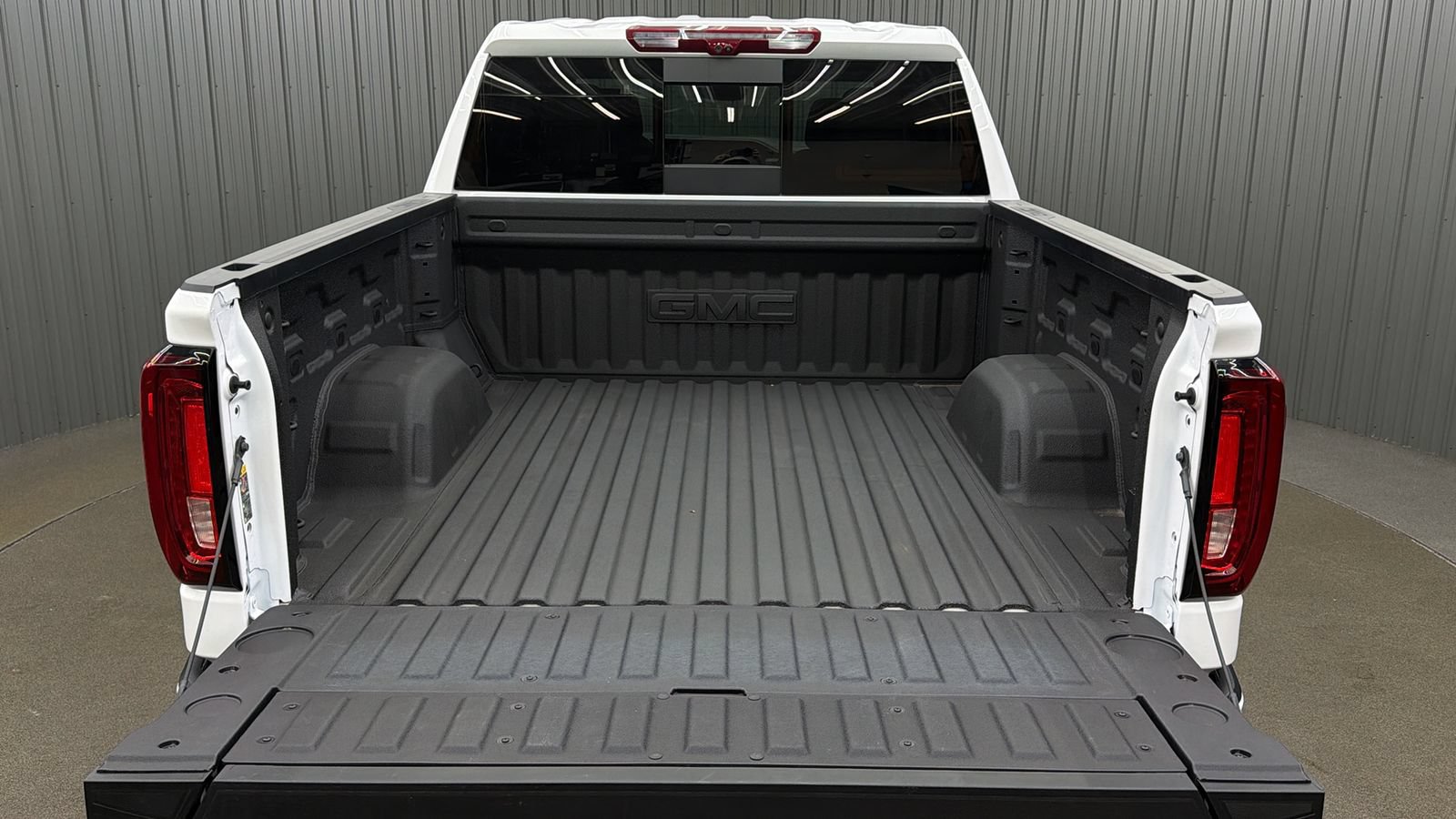 Used 2026 GMC Sierra 1500 AT4 w/ AT4 Premium Package AWD/4WD image 17