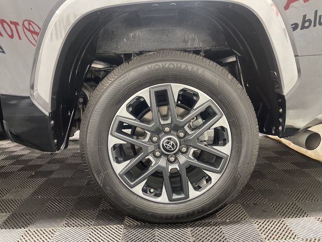 Used 2024 Toyota Tundra Limited AWD/4WD image 26