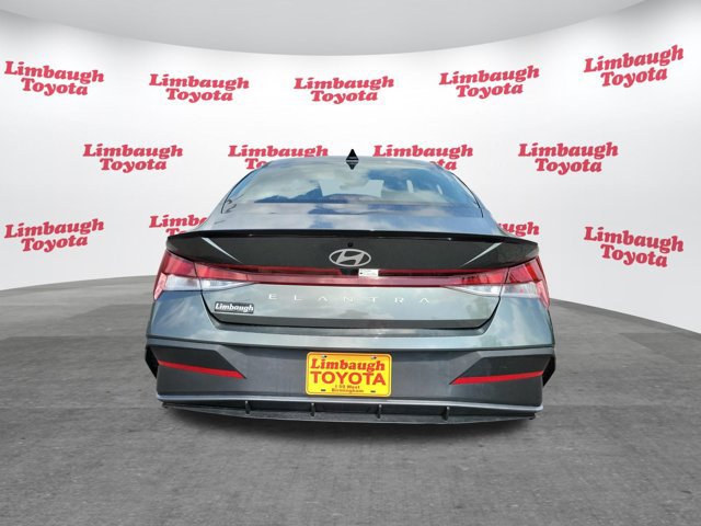 Used 2025 Hyundai Elantra Sport FWD image 23