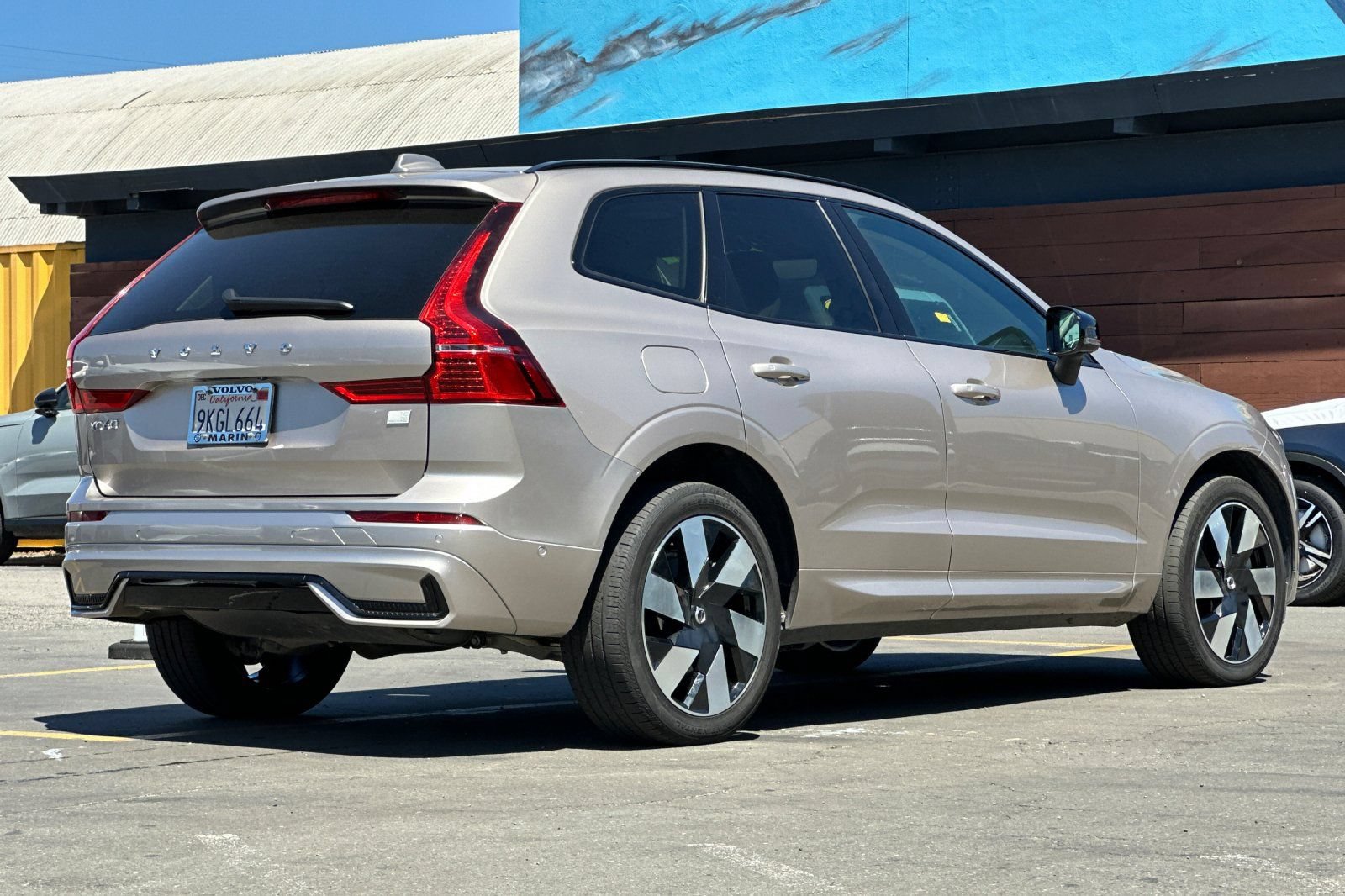 Used 2024 Volvo XC60 T8 Plus AWD/4WD image 2