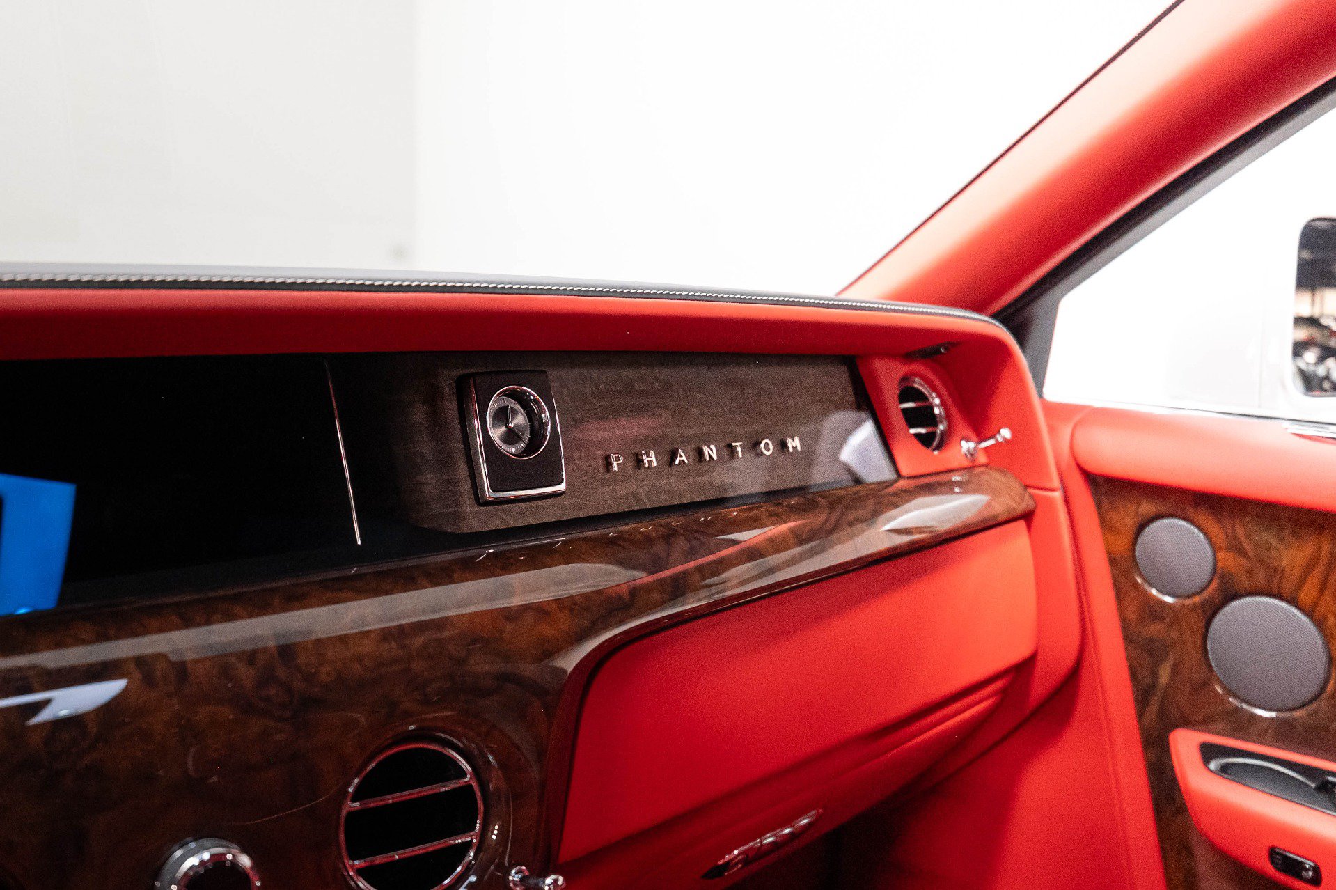 Used 2019 Rolls-Royce Phantom Sedan RWD image 40