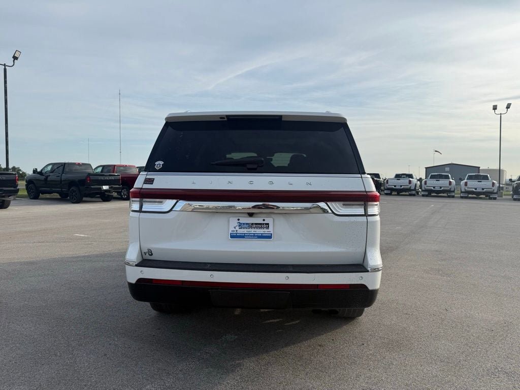 Used 2023 Lincoln Navigator Reserve AWD/4WD image 4