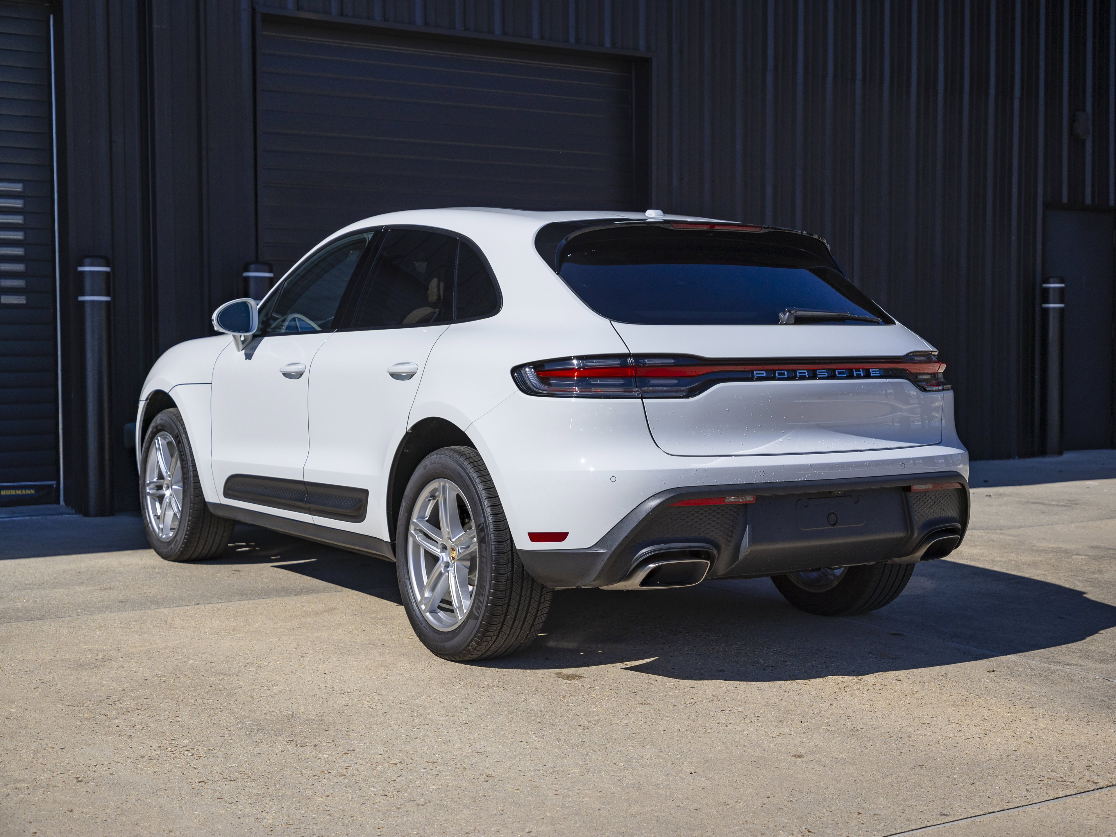 Certified 2025 Porsche Macan image 7