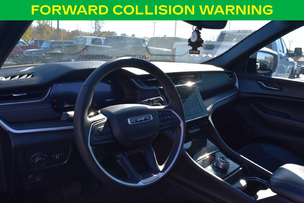 Used 2024 Jeep Grand Cherokee Altitude AWD/4WD image 18