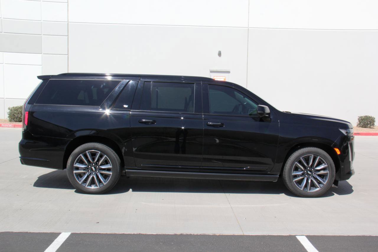 Used 2023 Cadillac Escalade ESV Sport Platinum AWD/4WD image 4