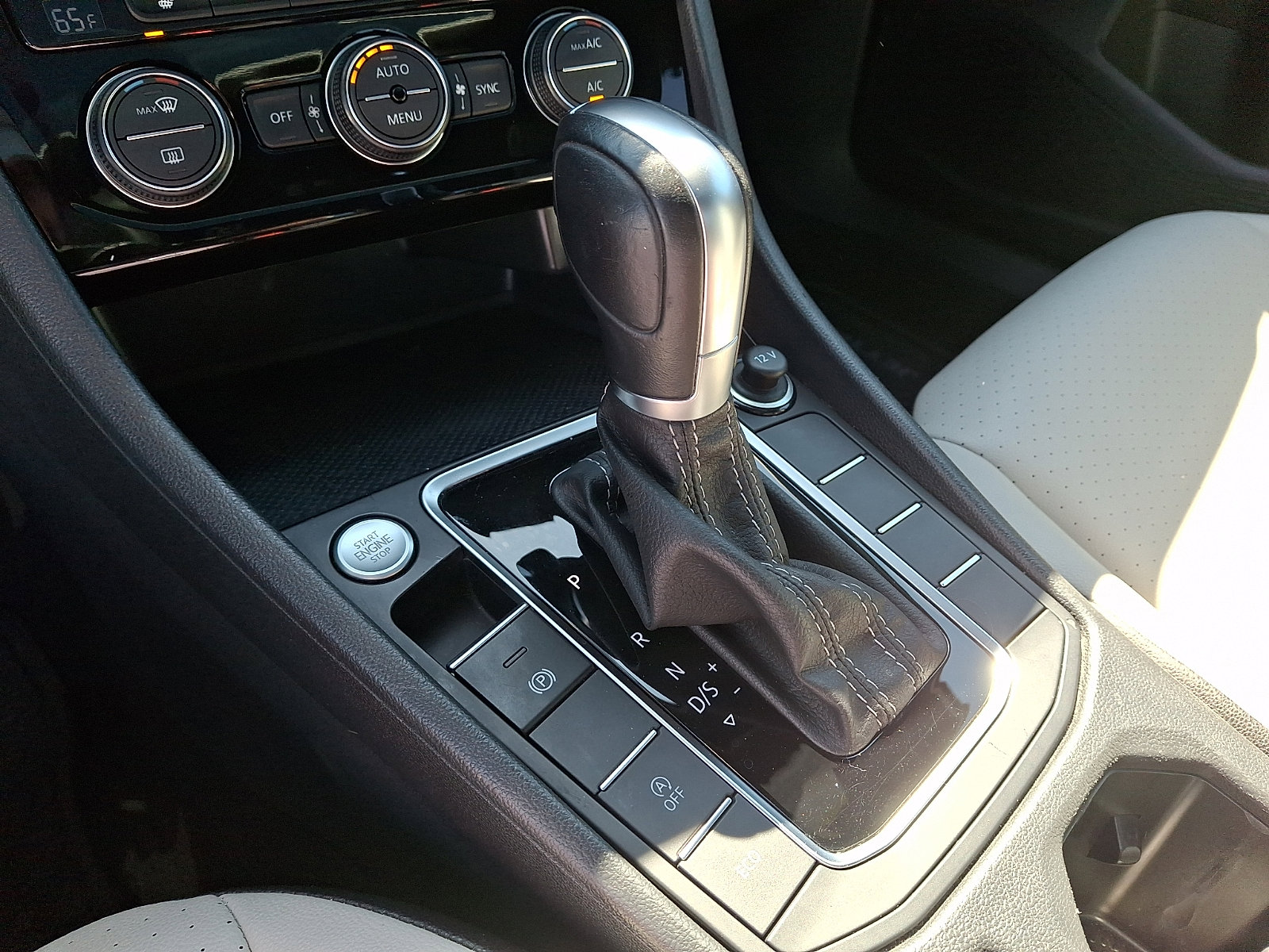 Used 2019 Volkswagen Jetta R-Line image 15