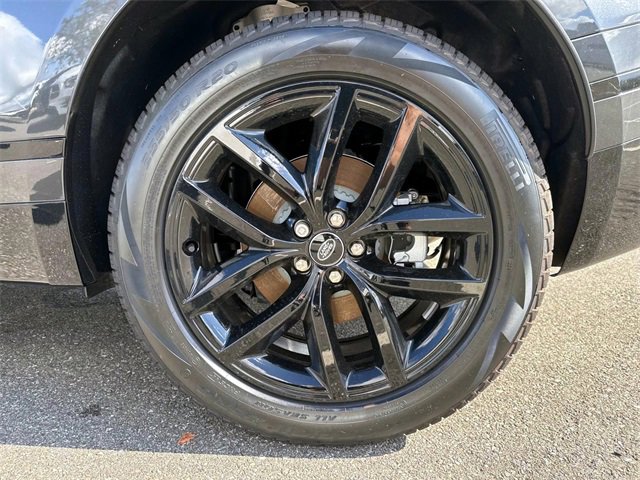 New 2025 Land Rover Range Rover Velar Dynamic SE image 10