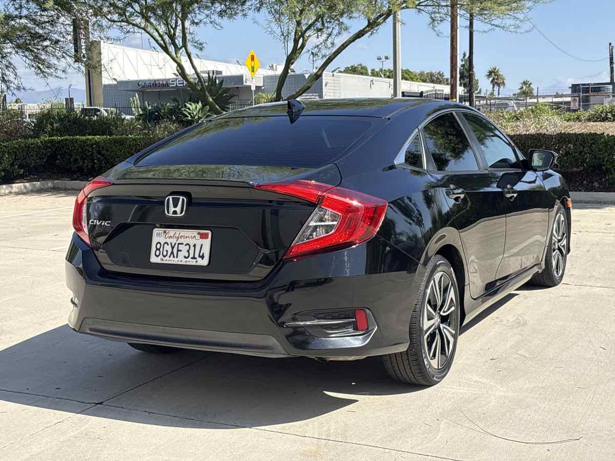 Used 2018 Honda Civic EX-T image 3