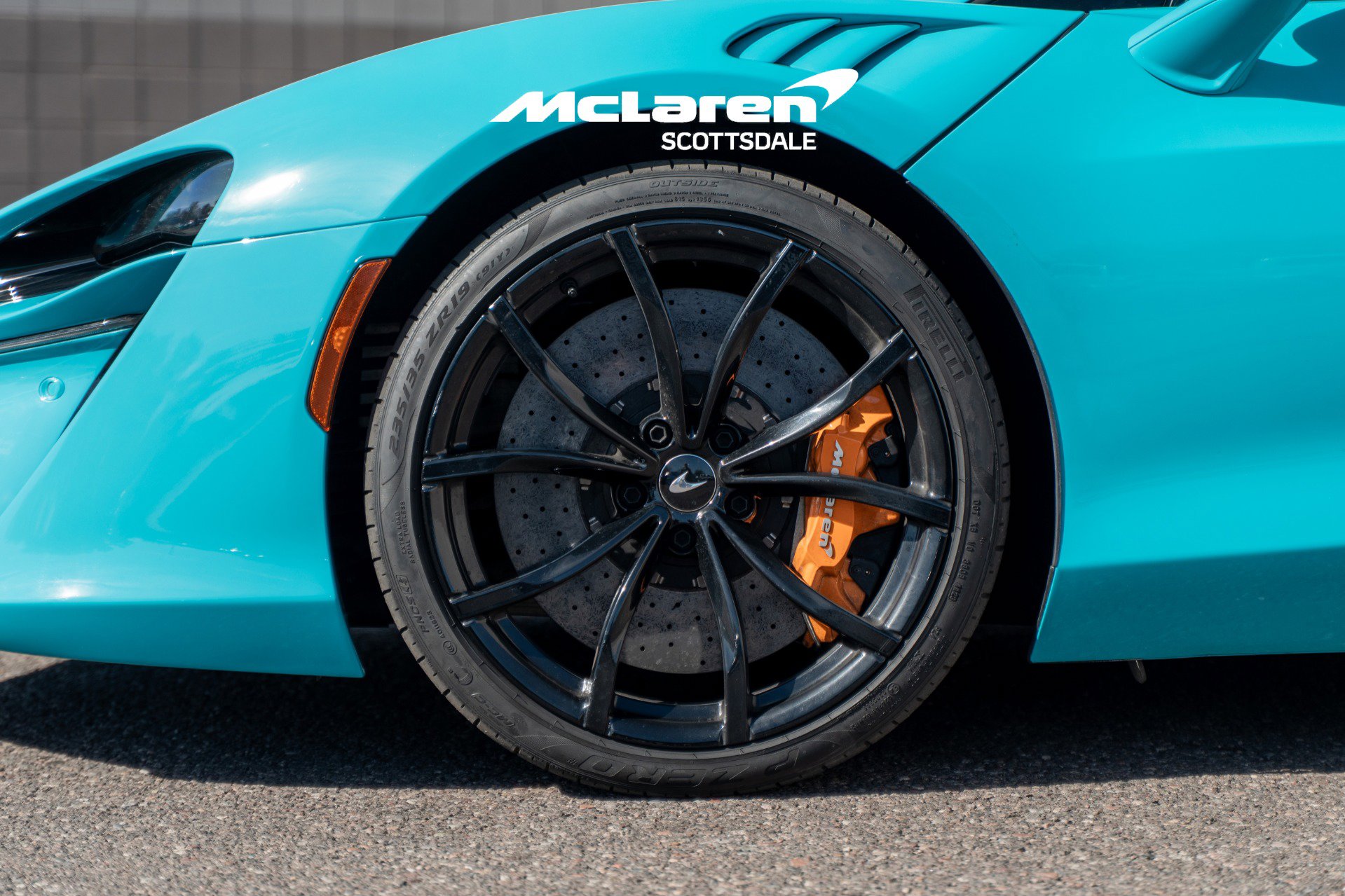 Used 2024 McLaren Artura image 18