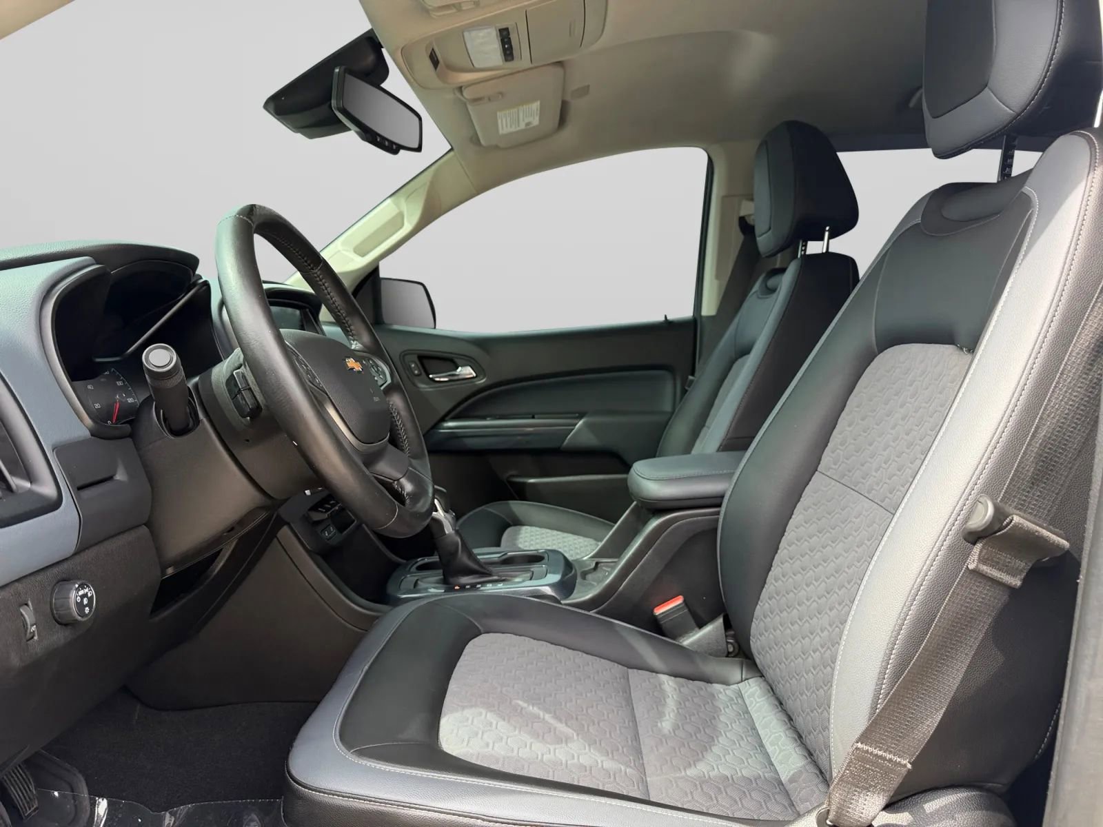 Used 2022 Chevrolet Colorado Z71 w/ Safety Package RWD image 17