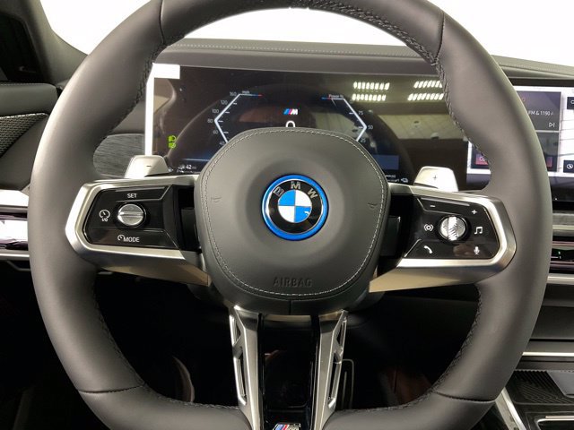 Used 2025 BMW 750e xDrive AWD/4WD image 24