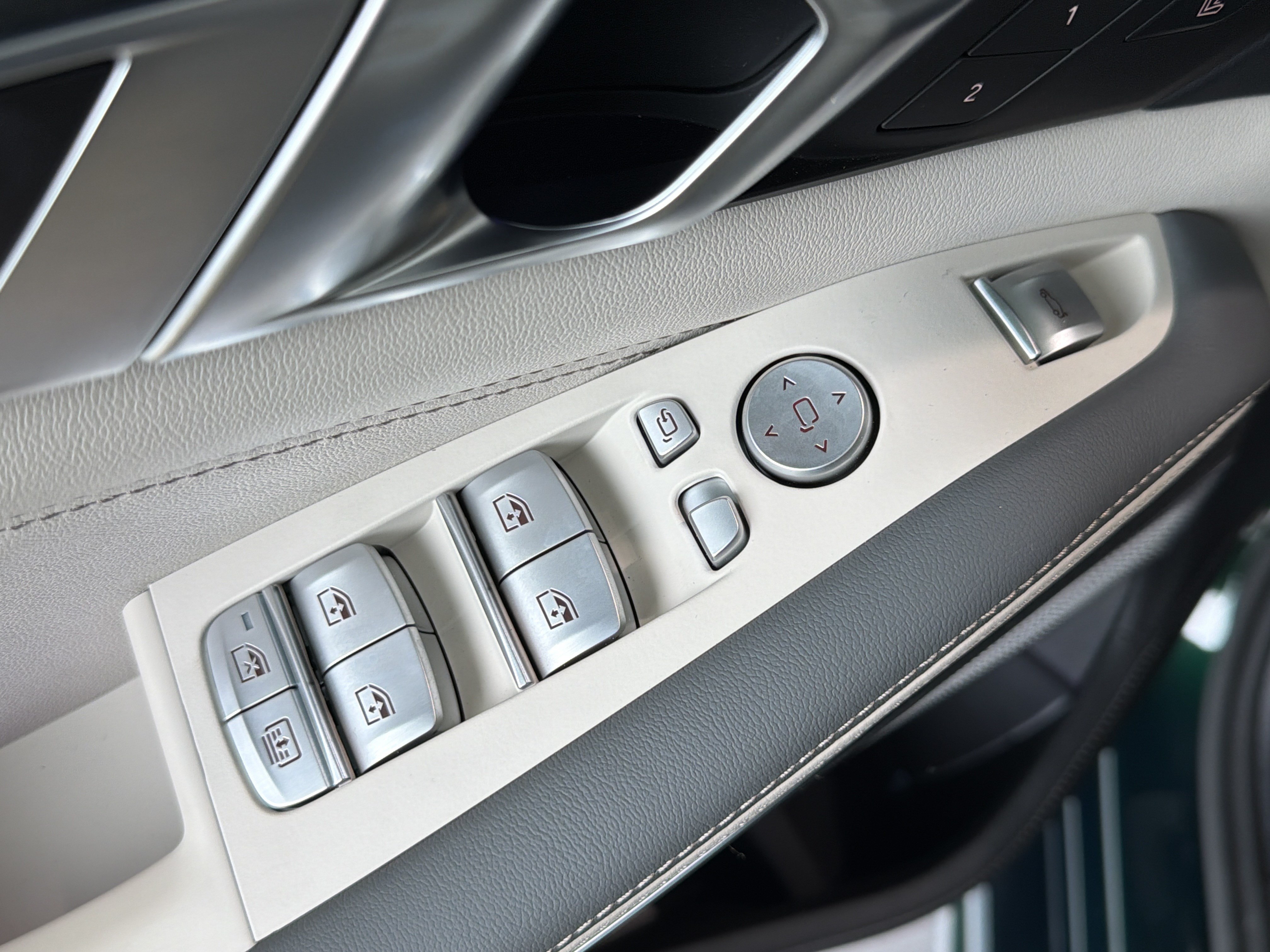 New 2026 BMW ALPINA XB7 AWD/4WD image 18
