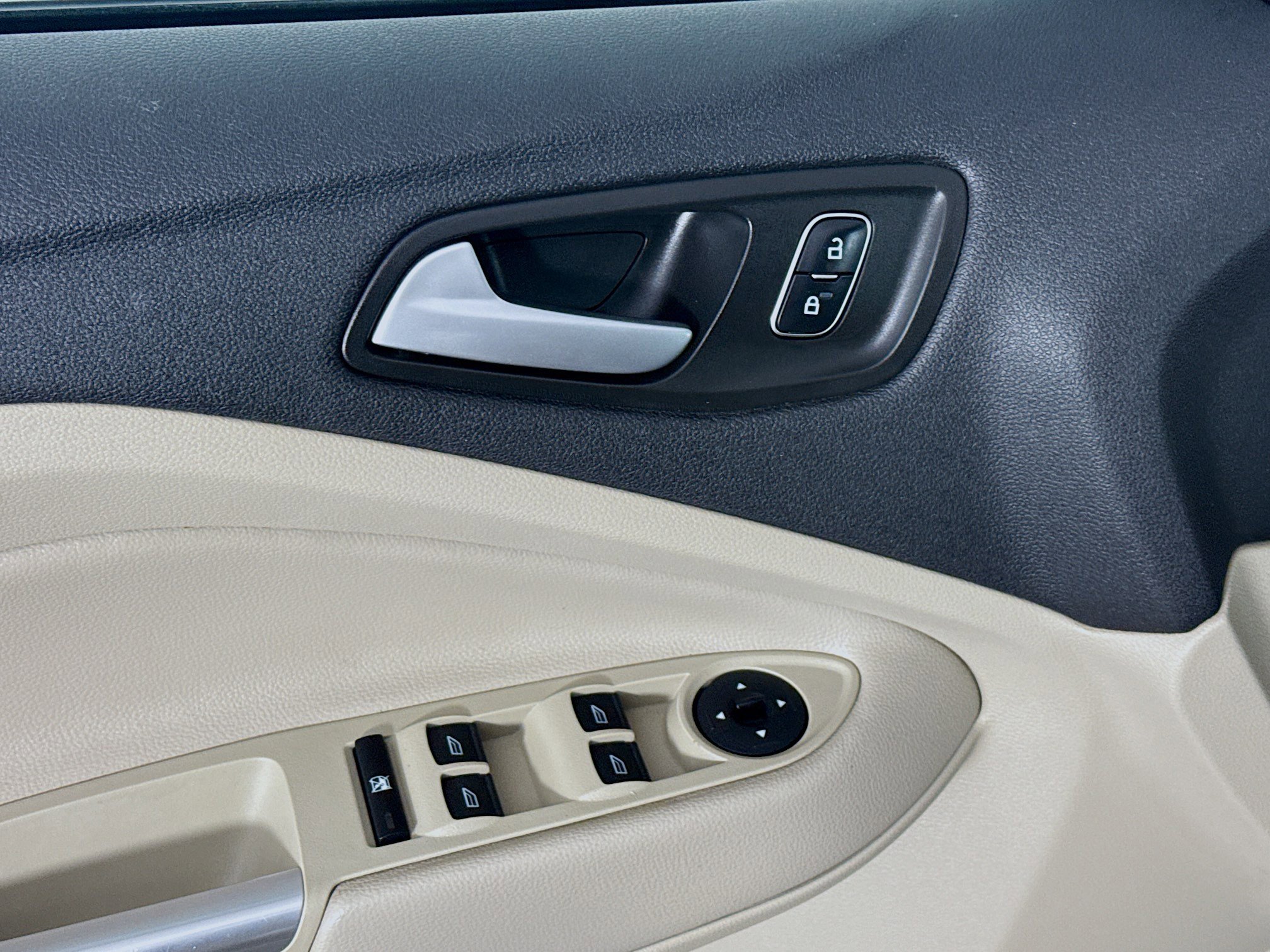 Used 2018 Ford Escape SEL image 23