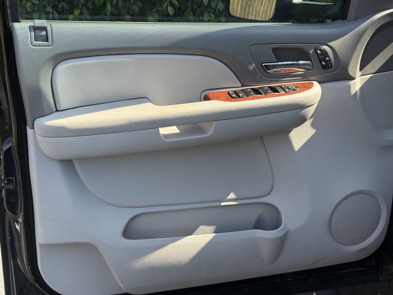 Used 2009 GMC Sierra 3500 SLT w/ SLT Convenience Package image 9