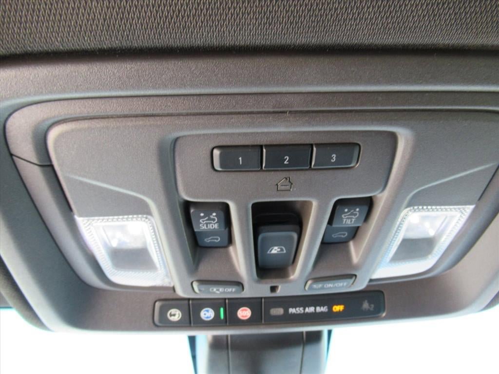 Used 2023 GMC Sierra 3500 Denali w/ Denali Black Diamond Edition AWD/4WD image 31
