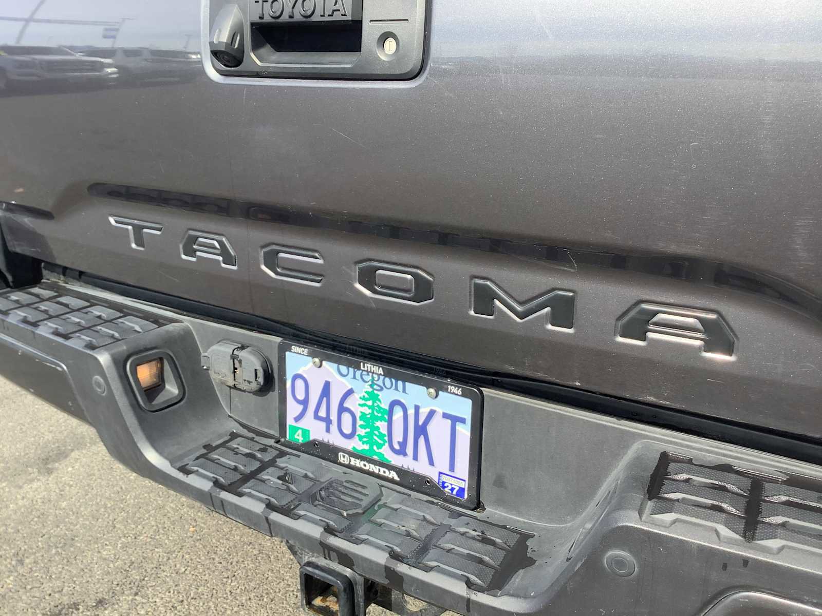 Used 2022 Toyota Tacoma TRD Sport w/ Technology Package image 6