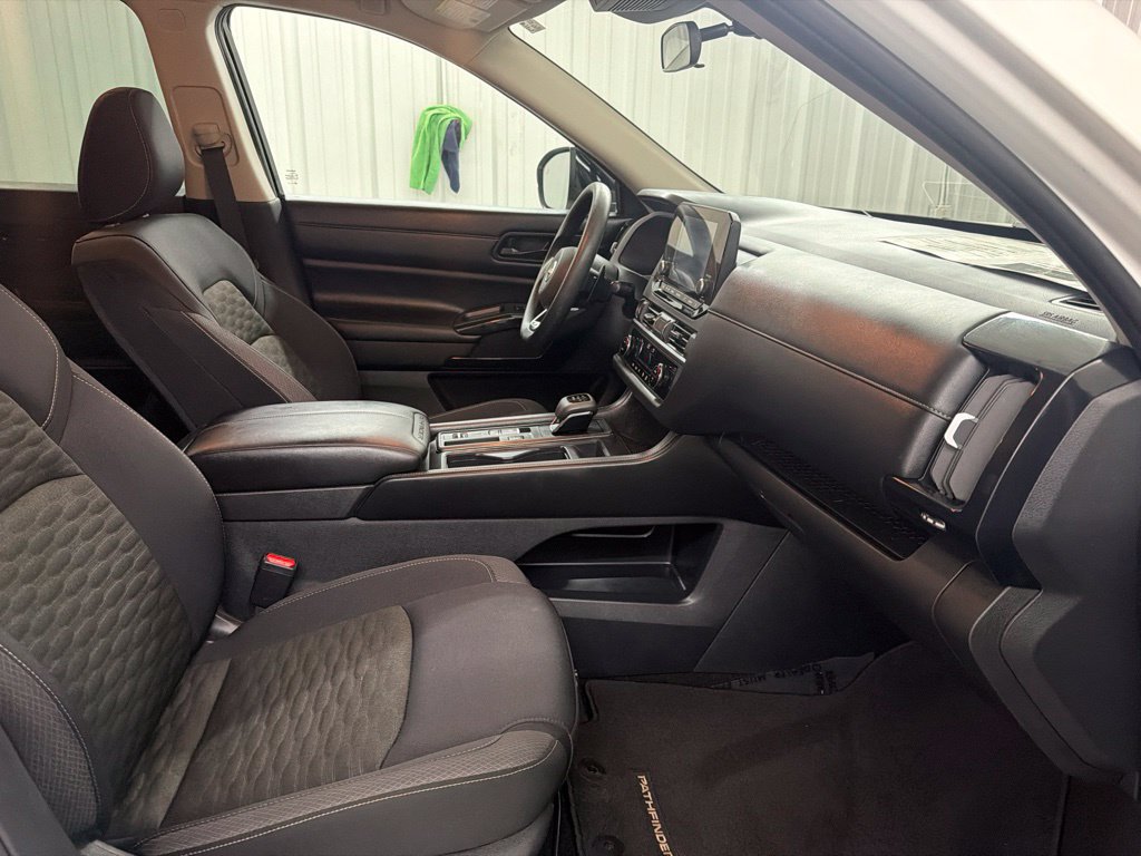Used 2024 Nissan Pathfinder S FWD image 25