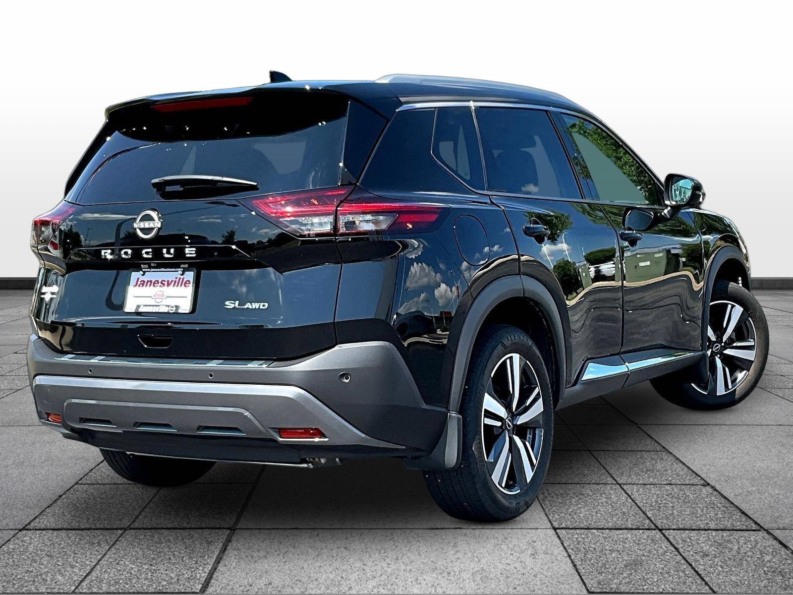 Used 2023 Nissan Rogue SL AWD/4WD image 7