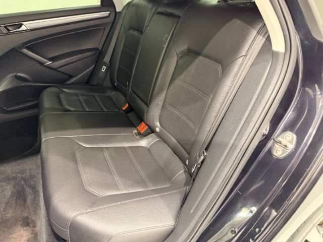 Used 2017 Volkswagen Passat 1.8T R-Line FWD image 28