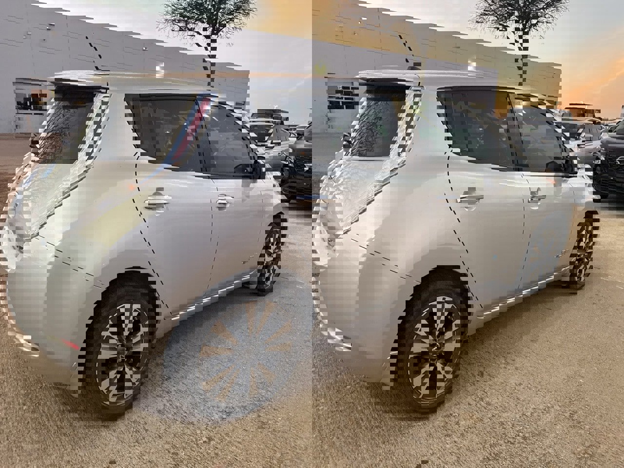 Used 2016 Nissan Leaf SV image 3