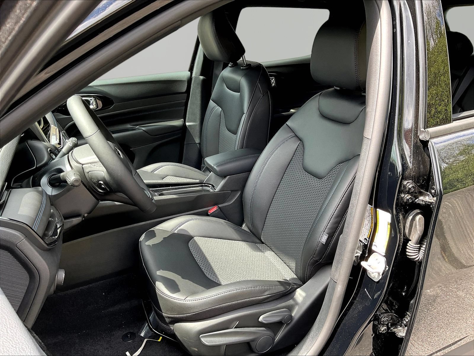 New 2026 Jeep Compass Latitude AWD/4WD image 16