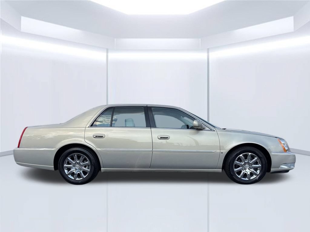 Used 2008 Cadillac DTS w/ Sun And Sound Package FWD image 7