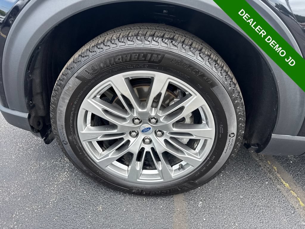 Used 2025 Ford Explorer Platinum AWD/4WD image 14