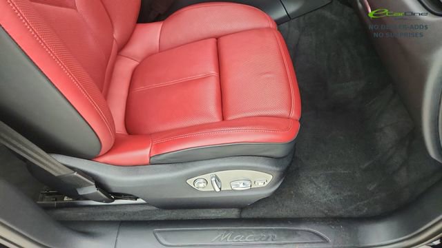 Used 2024 Porsche Macan AWD/4WD image 22