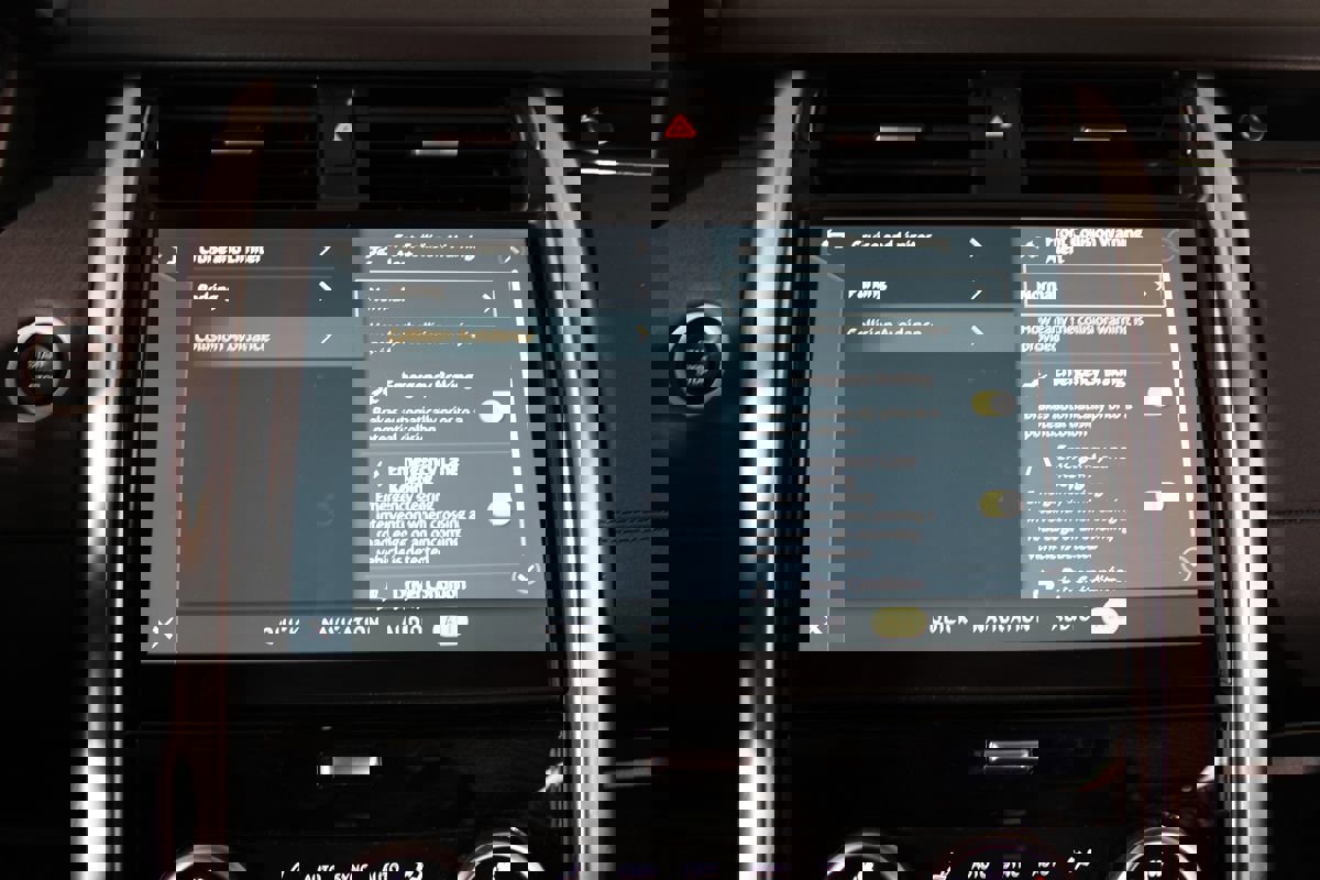 Used 2022 Land Rover Discovery S image 28