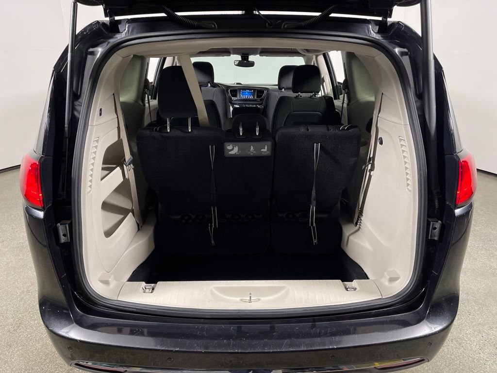 Used 2019 Chrysler Pacifica Touring Plus image 10