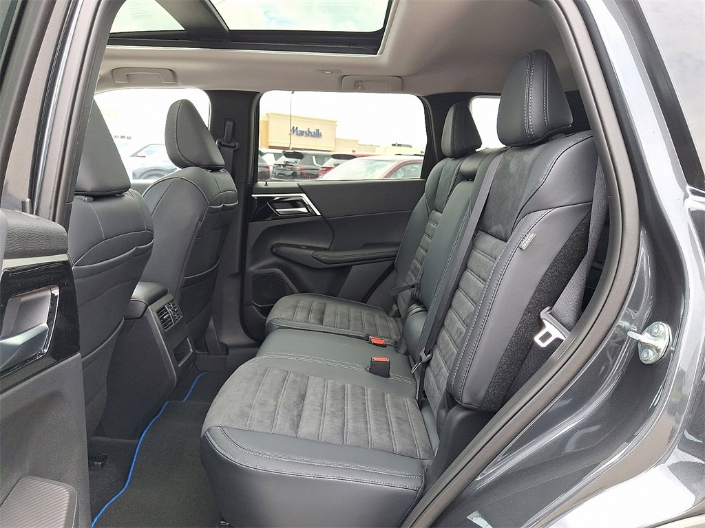 New 2025 Mitsubishi Outlander SE image 5