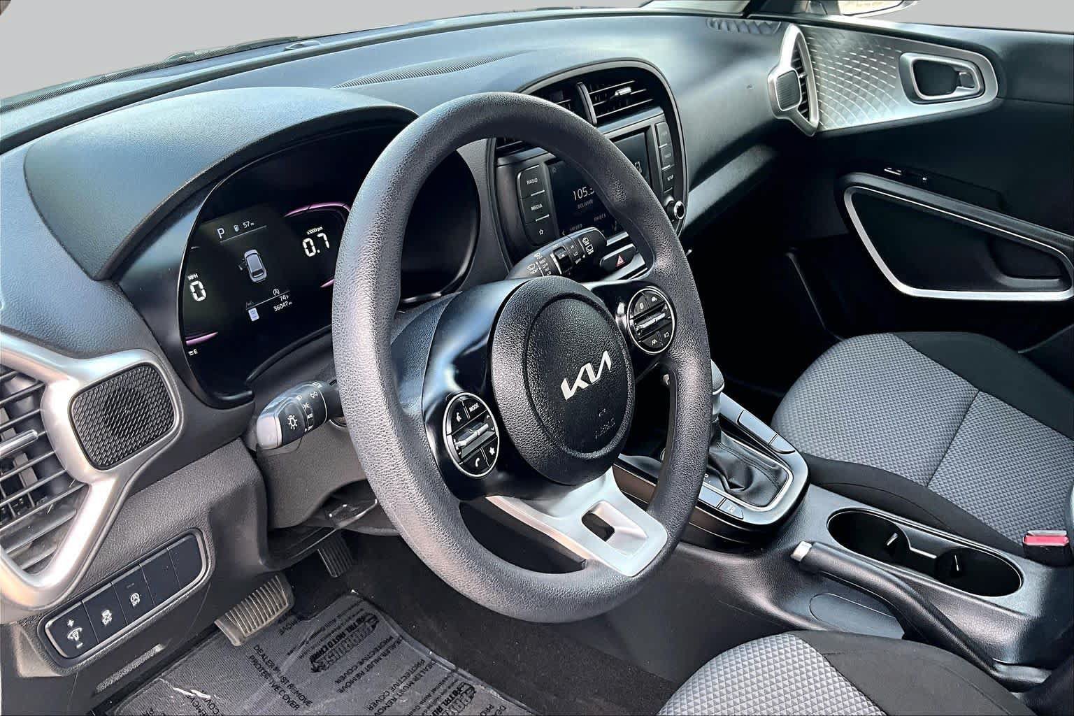 Used 2023 Kia Soul LX FWD image 17