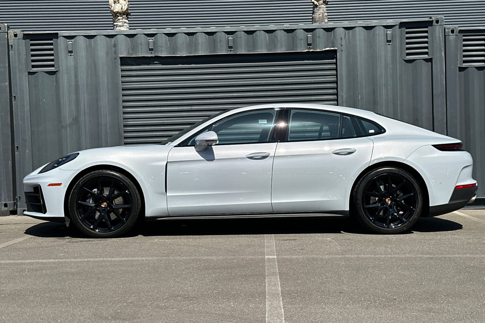Used 2026 Porsche Panamera image 2